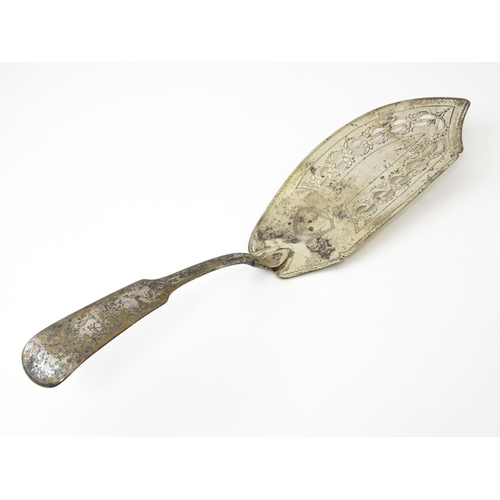 425 - An Irish silver fish slice with engraved decoration and engraved armorials to handle hallmarked Dubl... 