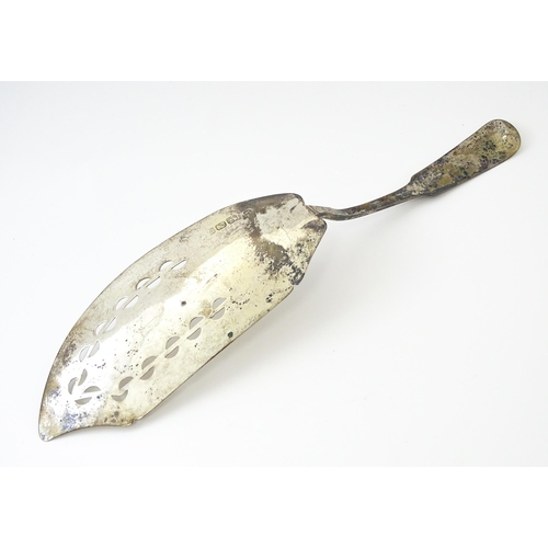 425 - An Irish silver fish slice with engraved decoration and engraved armorials to handle hallmarked Dubl... 