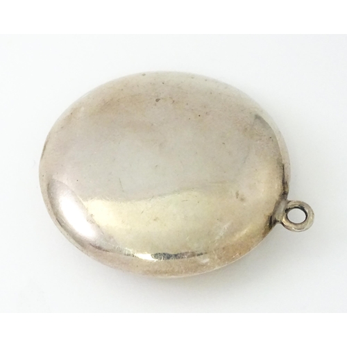 428 - A small silver compact / pill box with gilded interior and mirror within, hallmarked Birmingham 1920... 