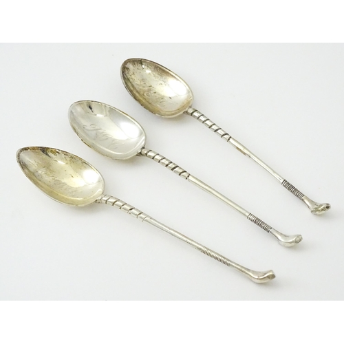 429 - Three silver teaspoons with golf club detail to handle, two hallmarked Sheffield 1972, maker Cooper ... 