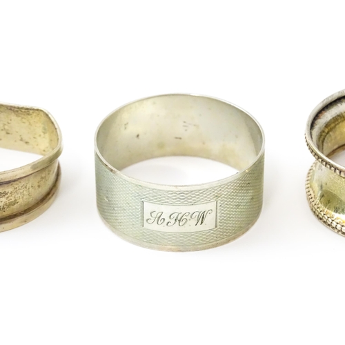 431 - Five assorted silver napkin rings comprising a pair hallmarked Birmingham 1922, maker John Thompson ... 