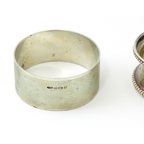 431 - Five assorted silver napkin rings comprising a pair hallmarked Birmingham 1922, maker John Thompson ... 