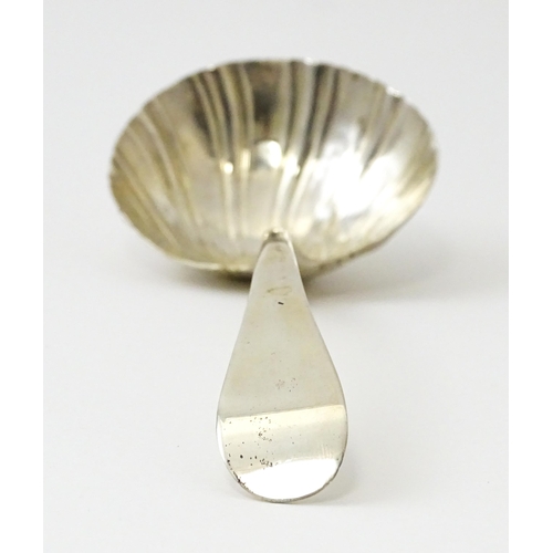 435 - An 18thC silver ladle with shell formed bowl, hallmarked London c. 1767. Approx. 6 1/2