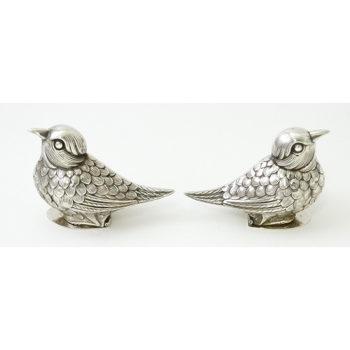 436 - A pair of novelty silver plate salts / peppers of bird form. Approx. 2