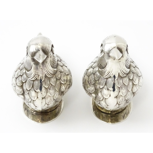 436 - A pair of novelty silver plate salts / peppers of bird form. Approx. 2