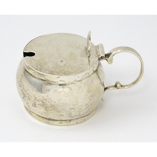 437 - A silver mustard pot with blue glass liner, hallmarked Birmingham 1918, maker George Unite & Sons. A... 