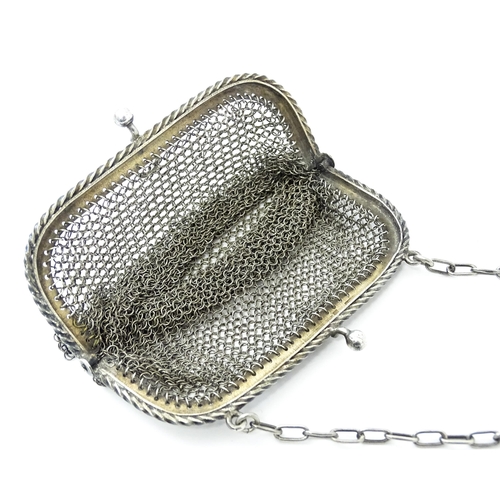 441 - A Continental sterling silver .935 chain purse. Approx. 3 3/4