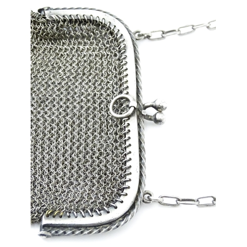 441 - A Continental sterling silver .935 chain purse. Approx. 3 3/4