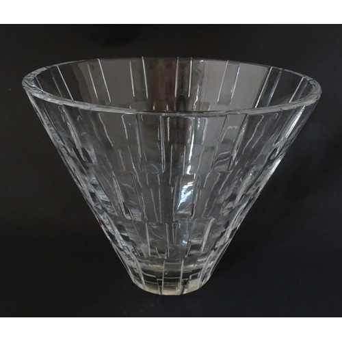 278 - A glass bowl of tapered form by John Luxton for Stuart Crystal. Approx. 6 1/2