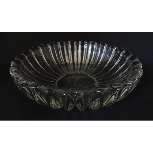 292 - A glass bowl of lobed form in the manner of Pierre d'Avesn. Approx. 11