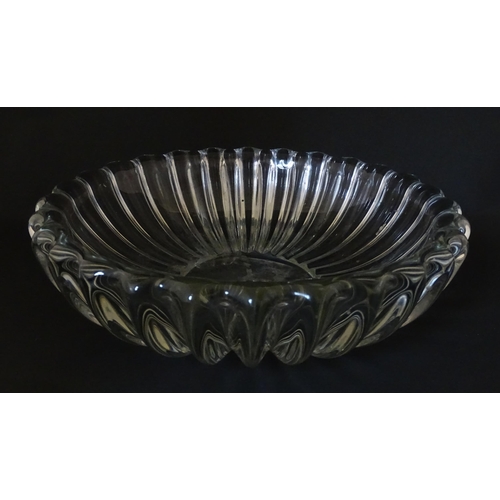 292 - A glass bowl of lobed form in the manner of Pierre d'Avesn. Approx. 11