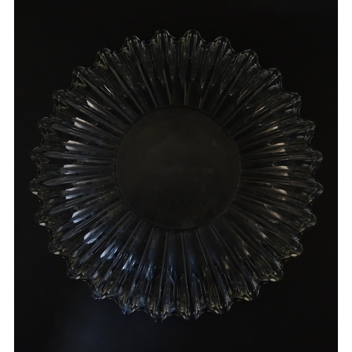 292 - A glass bowl of lobed form in the manner of Pierre d'Avesn. Approx. 11