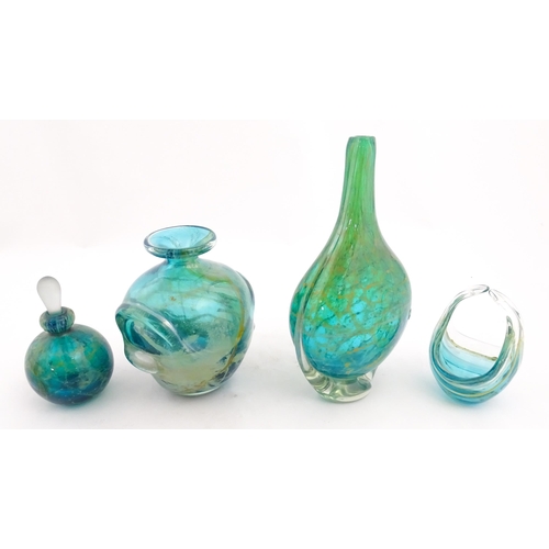 332 - Four items of glassware to include a Mdina glass vase and a Mdina glass scent flask / perfume bottle... 