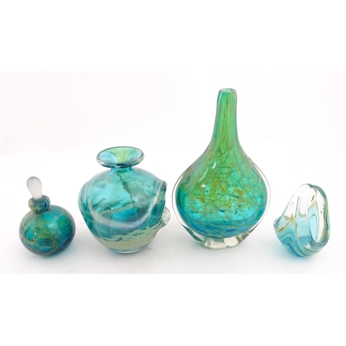 332 - Four items of glassware to include a Mdina glass vase and a Mdina glass scent flask / perfume bottle... 