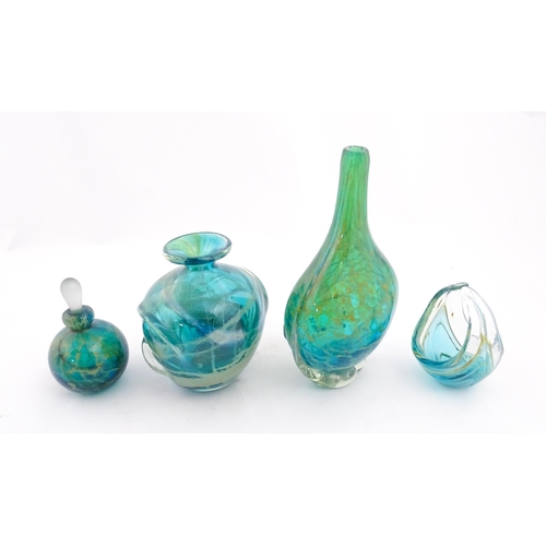 332 - Four items of glassware to include a Mdina glass vase and a Mdina glass scent flask / perfume bottle... 