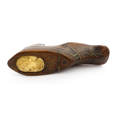 1354 - Treen : A large 19thC shoe snuff box with hinged lid and inlaid brass studwork and stringing decorat... 