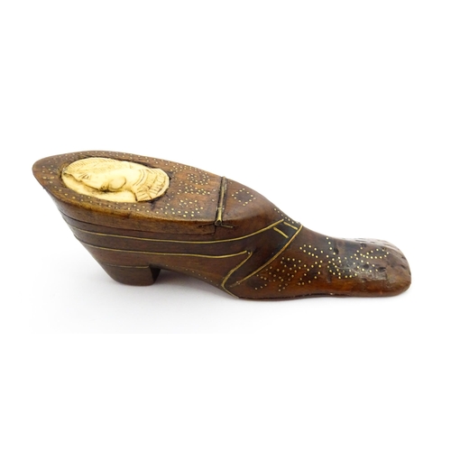 1354 - Treen : A large 19thC shoe snuff box with hinged lid and inlaid brass studwork and stringing decorat... 