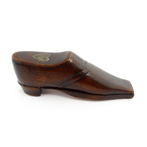 1359 - Treen : A 19thC novelty puzzle shoe snuff box with unusual pivoting lid to base. Approx. 4 1/4