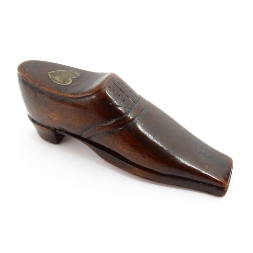 1359 - Treen : A 19thC novelty puzzle shoe snuff box with unusual pivoting lid to base. Approx. 4 1/4