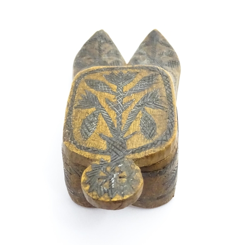 1360 - Treen : A 19thC Continental double shoe snuff box modelled as a pair of shoes with crosshatched foli... 