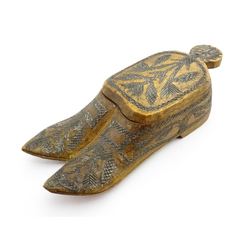 1360 - Treen : A 19thC Continental double shoe snuff box modelled as a pair of shoes with crosshatched foli... 