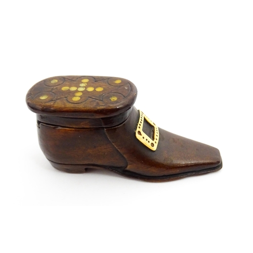 1362 - Treen : A 19thC shoe snuff box with sliding lid, applied buckle detail and inlaid roundel detail to ... 