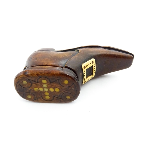 1362 - Treen : A 19thC shoe snuff box with sliding lid, applied buckle detail and inlaid roundel detail to ... 