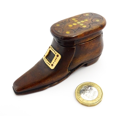 1362 - Treen : A 19thC shoe snuff box with sliding lid, applied buckle detail and inlaid roundel detail to ... 