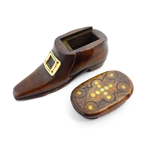 1362 - Treen : A 19thC shoe snuff box with sliding lid, applied buckle detail and inlaid roundel detail to ... 