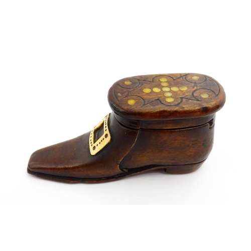 1362 - Treen : A 19thC shoe snuff box with sliding lid, applied buckle detail and inlaid roundel detail to ... 