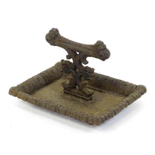 1589 - A Victorian cast iron boot scraper in the style of Coalbrookdale, the tray base supporting a short s... 