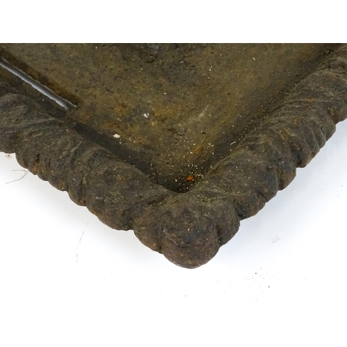 1589 - A Victorian cast iron boot scraper in the style of Coalbrookdale, the tray base supporting a short s... 