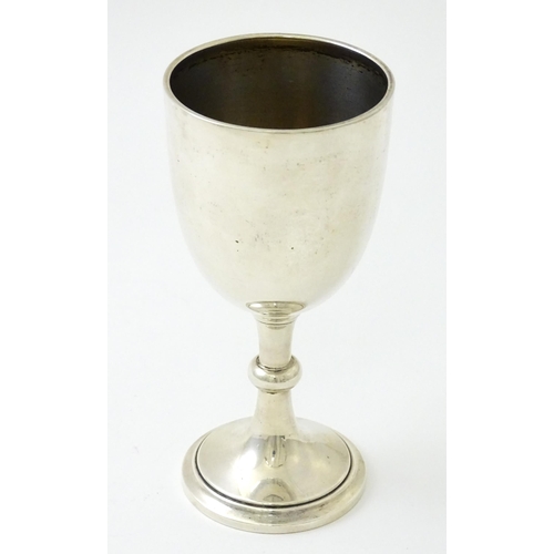 620 - A silver trophy cup of goblet form hallmarked London 1925 maker Robert Pringle & Sons. Approx 5 1/4