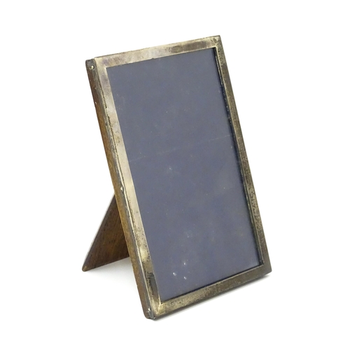 649 - An easel back photograph frame with silver surround hallmarked Birmingham 1922. Approx. 6