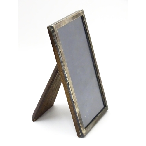 649 - An easel back photograph frame with silver surround hallmarked Birmingham 1922. Approx. 6