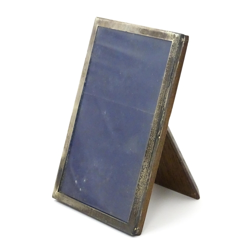 649 - An easel back photograph frame with silver surround hallmarked Birmingham 1922. Approx. 6