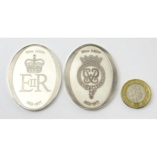 657 - Two Danbury Mint silver ingots commemorating Queen Elizabeth II's Silver Jubilee, hallmarked Birming... 