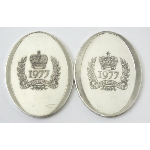 657 - Two Danbury Mint silver ingots commemorating Queen Elizabeth II's Silver Jubilee, hallmarked Birming... 