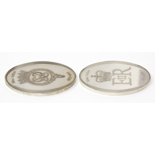 657 - Two Danbury Mint silver ingots commemorating Queen Elizabeth II's Silver Jubilee, hallmarked Birming... 