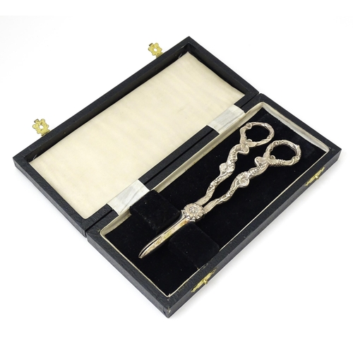 661 - Cased silver grape shears with fruiting vine decoration hallmarked London 1966, maker D. J. Silver R... 