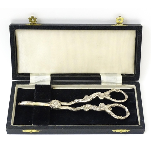 661 - Cased silver grape shears with fruiting vine decoration hallmarked London 1966, maker D. J. Silver R... 