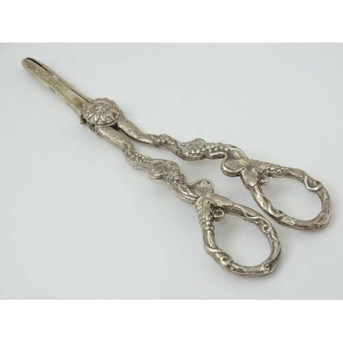 661 - Cased silver grape shears with fruiting vine decoration hallmarked London 1966, maker D. J. Silver R... 