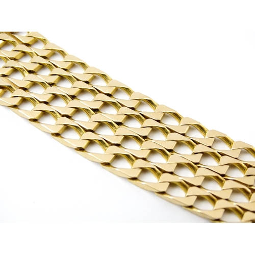 780 - A 9ct gold chain necklace. Approx 18