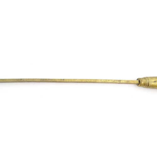 1402 - A 19thC brass beam weighing scale, with hook, loop and counterbalance, marked up to 150 ounces in di... 