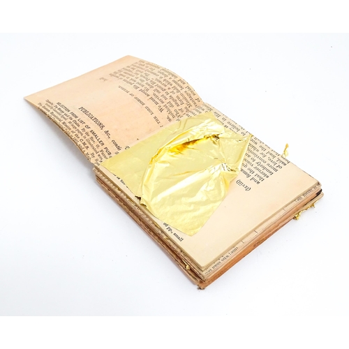 1433A - A quantity of gold leaf sheets, some contained within booklets. Approx. 3 1/4