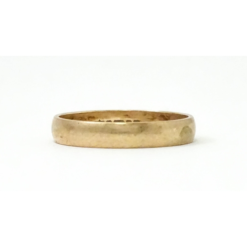 729 - A 9ct gold ring. Ring size approx. T. (approx 2.5g)