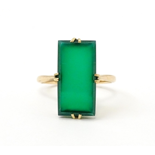 730 - An Art Deco 9ct gold ring set with green stone. Ring size approx. N