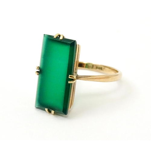 730 - An Art Deco 9ct gold ring set with green stone. Ring size approx. N