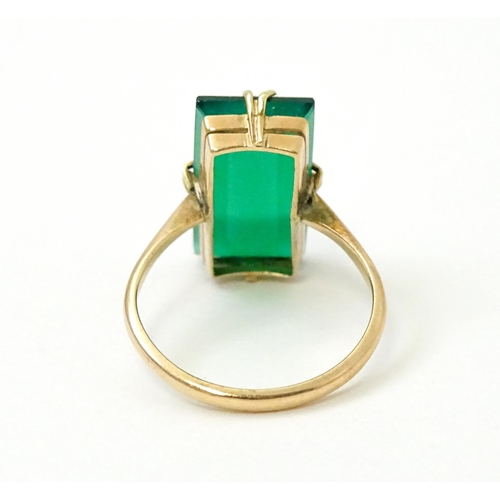 730 - An Art Deco 9ct gold ring set with green stone. Ring size approx. N