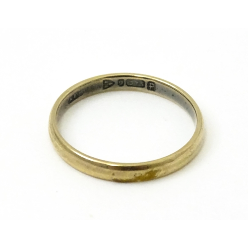 742 - A 9ct ring. Ring size approx. K. (Approx 1g)